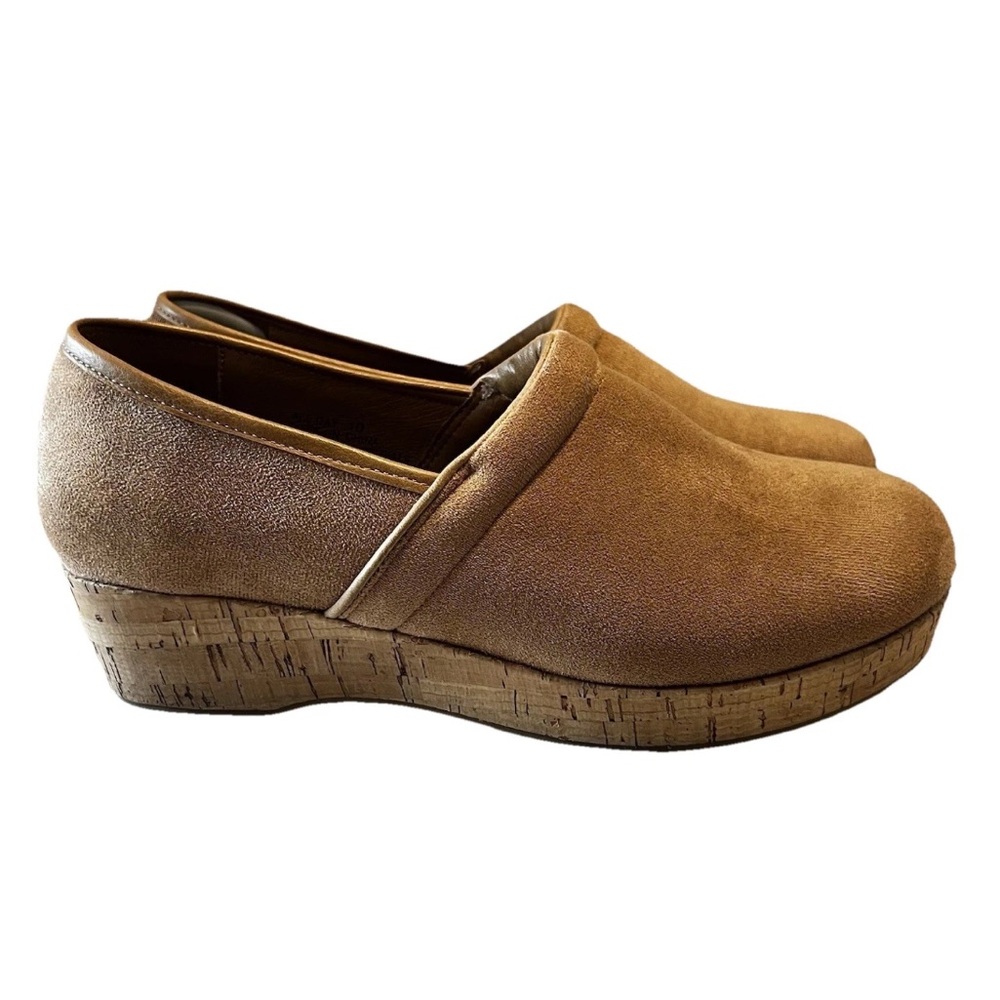 Corkys Footwear Women's All Day Faux Velvet Clogs Camel Cork Platform Size 10M